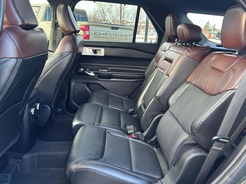 Used 2022 Ford Explorer Platinum w/ Technology Package image 18