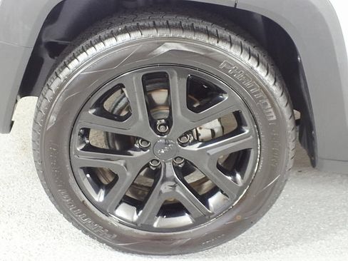 Used 2017 Jeep Renegade Altitude FWD image 5