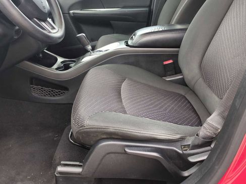 Used 2019 Dodge Journey SE image 18