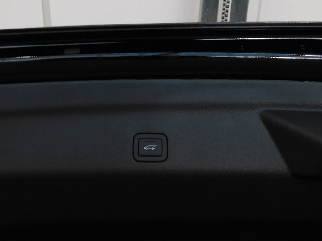 Used 2024 Cadillac Escalade ESV V w/ LPO, Floor Liner Package AWD/4WD image 89