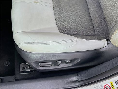 Used 2019 Toyota Corolla XSE image 9