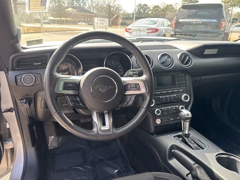 Used 2017 Ford Mustang Coupe image 9