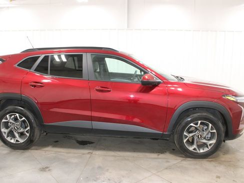 Used 2025 Chevrolet Trax LT image 11