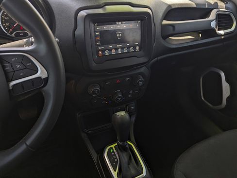 Used 2018 Jeep Renegade Latitude FWD image 10