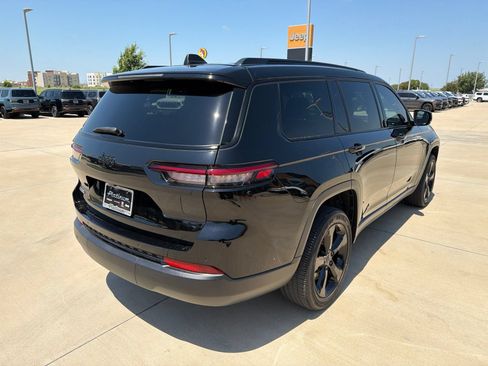 Used 2023 Jeep Grand Cherokee L Laredo RWD image 5