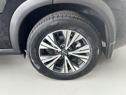 Used 2023 Nissan Rogue SV w/ SV Premium B Package image 11