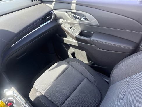 Used 2023 Chevrolet Traverse LT image 15