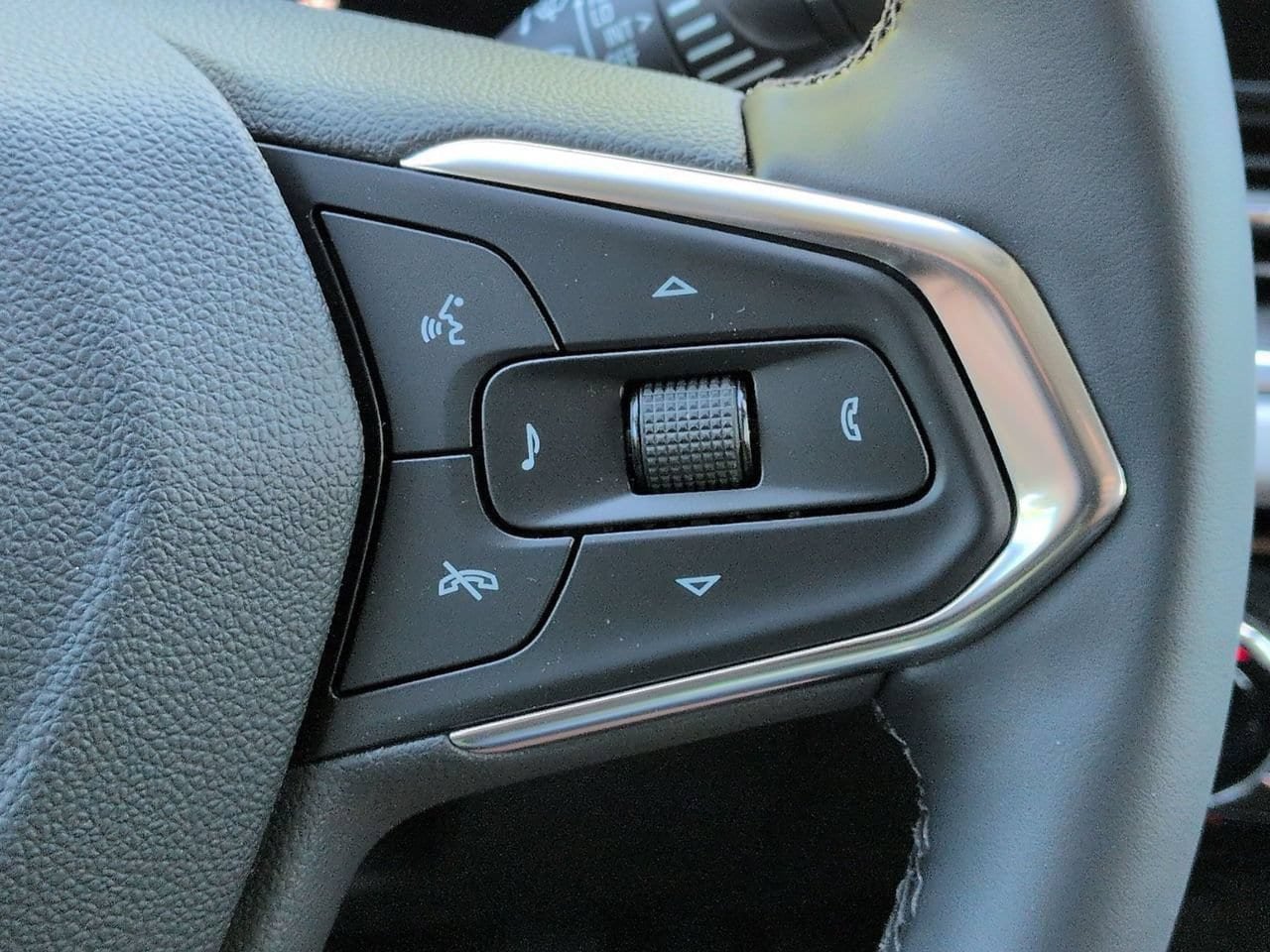 New 2026 Chevrolet Trax LT w/ Driver Confidence Package FWD image 27