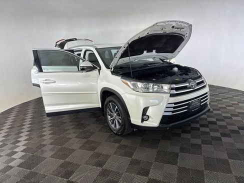 Used 2019 Toyota Highlander XLE w/ Protection Package #3 AWD/4WD image 12