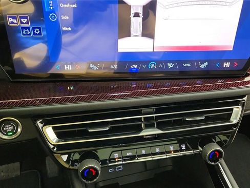 New 2026 Chevrolet Traverse Z71 w/ Driver Confidence Package image 26