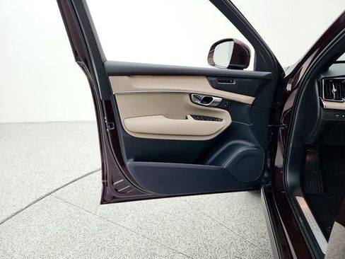 New 2026 Volvo XC90 T8 Ultra w/ Protection Package Premier image 23