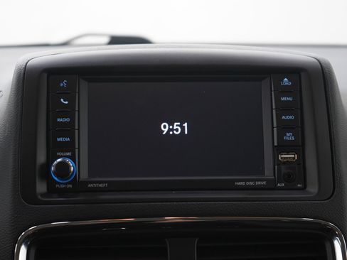 Used 2018 Dodge Grand Caravan SE FWD image 17