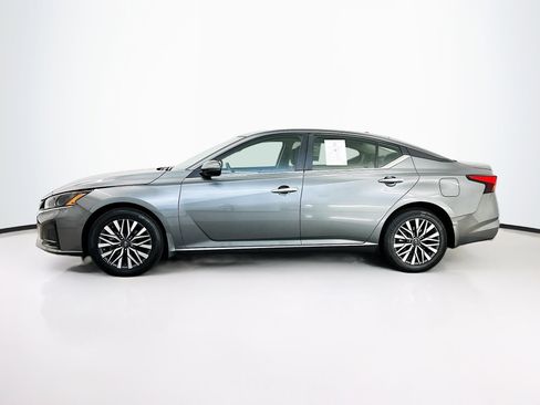 Used 2023 Nissan Altima 2.5 SV image 4