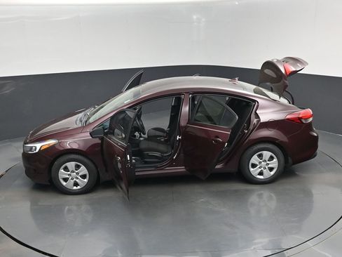 Used 2018 Kia Forte LX image 17