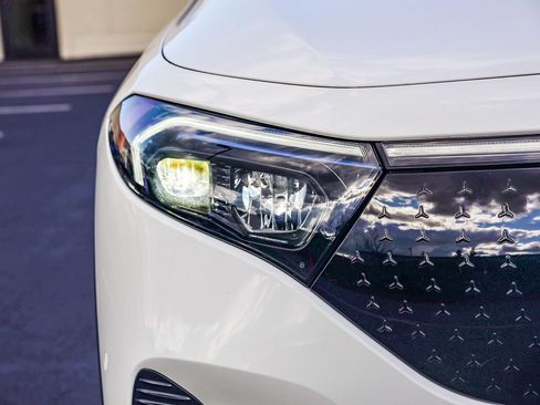 Used 2025 Mercedes-Benz EQB 250+ image 12