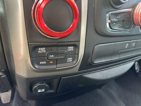 Used 2019 RAM 1500 Big Horn AWD/4WD image 32