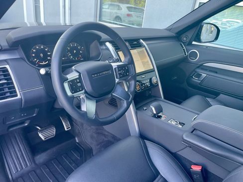 Certified 2025 Land Rover Discovery Dynamic SE AWD/4WD image 13