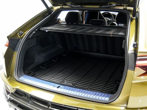 Used 2023 Lamborghini Urus Performante AWD/4WD image 70