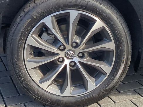 Used 2018 Toyota Avalon XLE w/ Protection Package image 12