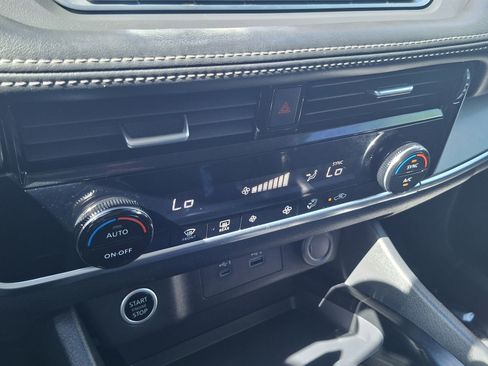Used 2022 Nissan Rogue SV FWD image 15