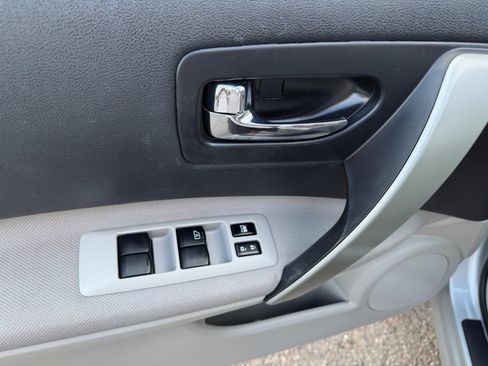 Used 2012 Nissan Rogue S FWD image 41