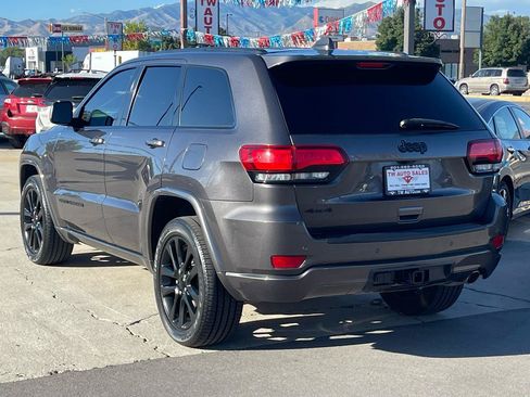 Used 2019 Jeep Grand Cherokee Altitude AWD/4WD image 7