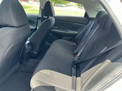 Used 2022 Hyundai Elantra SEL w/ Convenience Package FWD image 17