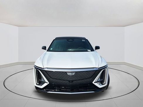 New 2026 Cadillac Lyriq Luxury image 2
