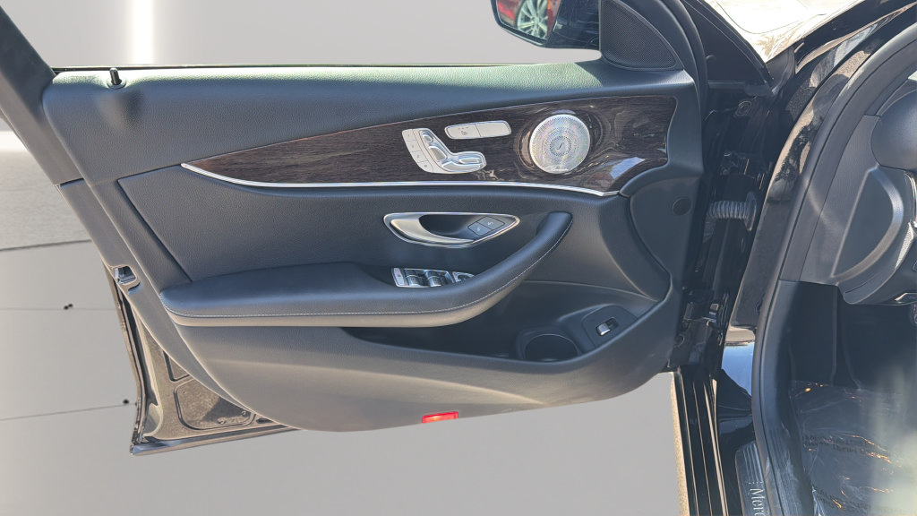 Used 2022 Mercedes-Benz E 350 Sedan image 9