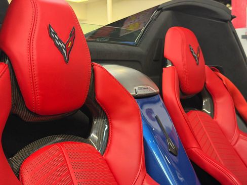 Used 2021 Chevrolet Corvette Stingray Premium Conv w/ Z51 Performance Package RWD image 19