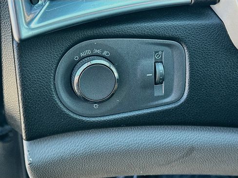 Used 2011 Cadillac SRX Luxury FWD image 16