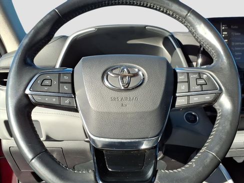Used 2021 Toyota Highlander XLE image 24