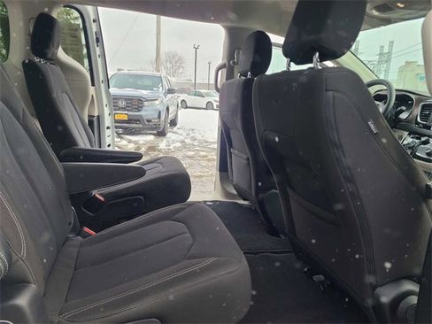 Used 2024 Chrysler Voyager LX image 19