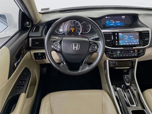 Used 2016 Honda Accord Touring image 27