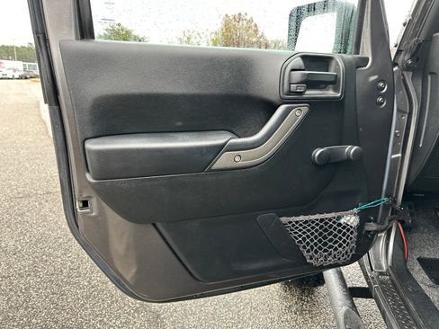 Used 2016 Jeep Wrangler Unlimited Sport w/ Connectivity Group image 10