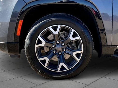 Used 2023 Jeep Wagoneer L Series III image 9