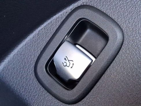 Used 2024 Mercedes-Benz GLC 300 4MATIC image 24