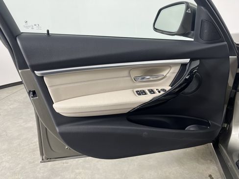 Used 2018 BMW 330i xDrive Sedan w/ Premium Package image 18