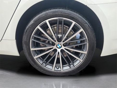 Used 2022 BMW 540i w/ Luxury Seating Package image 12