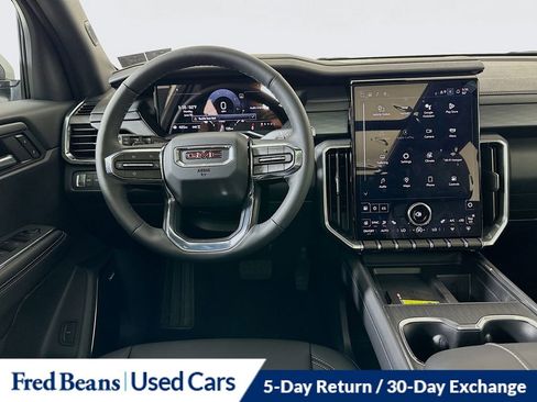 Used 2025 GMC Acadia Elevation w/ Elevation Premium Package AWD/4WD image 18