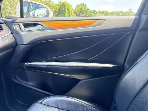 Used 2019 Lincoln MKC Reserve FWD image 22