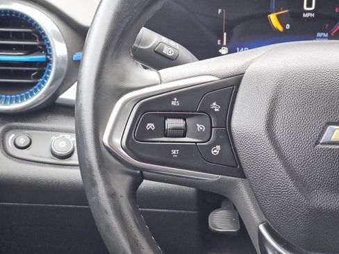Used 2025 Chevrolet Trax LT w/ LT Convenience Package FWD image 24