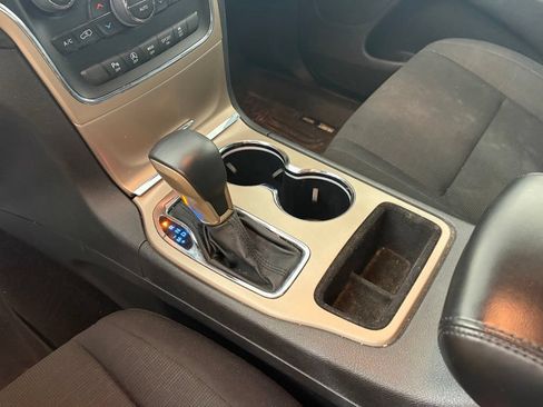 Used 2017 Jeep Grand Cherokee Laredo AWD/4WD image 8