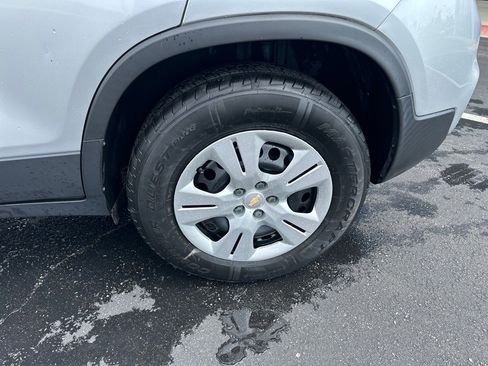 Used 2018 Chevrolet Trax LS image 9