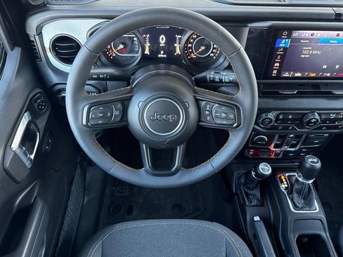 Used 2024 Jeep Wrangler Unlimited Sport AWD/4WD image 15