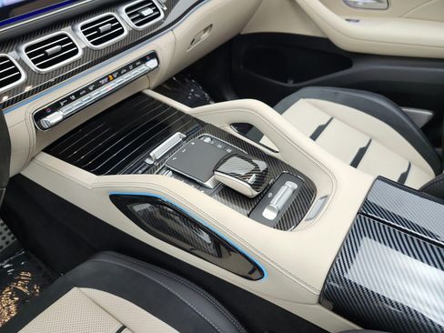 Used 2024 Mercedes-Benz GLS 63 AMG 4MATIC image 11