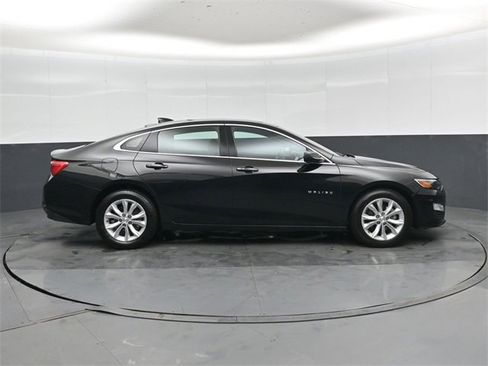 Used 2024 Chevrolet Malibu LT image 2