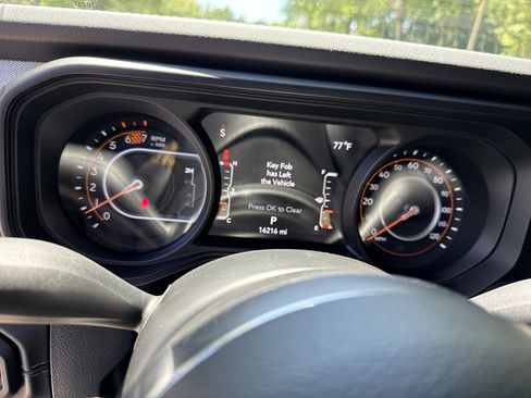 Used 2024 Jeep Wrangler Unlimited Sahara AWD/4WD image 27