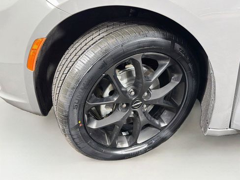 Used 2025 Chrysler Pacifica Limited FWD image 38