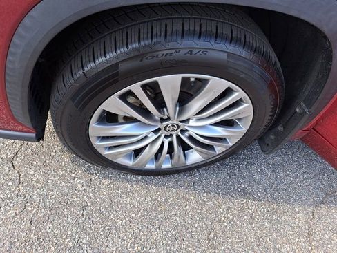 Certified 2021 Toyota Highlander Platinum image 32